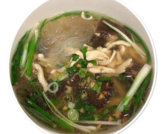 8-Soupe de vermicelle et poulet / Chicken and Vermicelli Soup 雞肉粉絲/ Miến gà