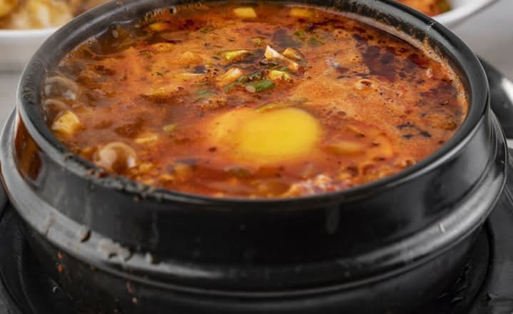 순두부 - 김치 (Korean Soft Tofu Stew - Kimchi)