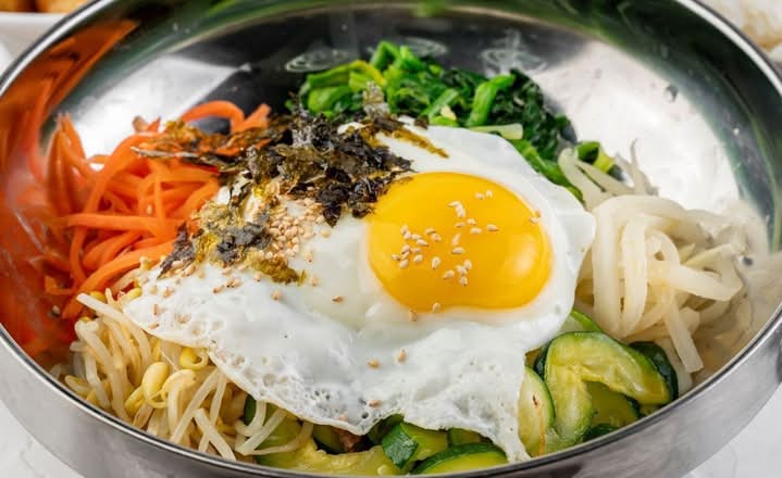 비빔밥 (Korean Mixed Rice Bowl)
