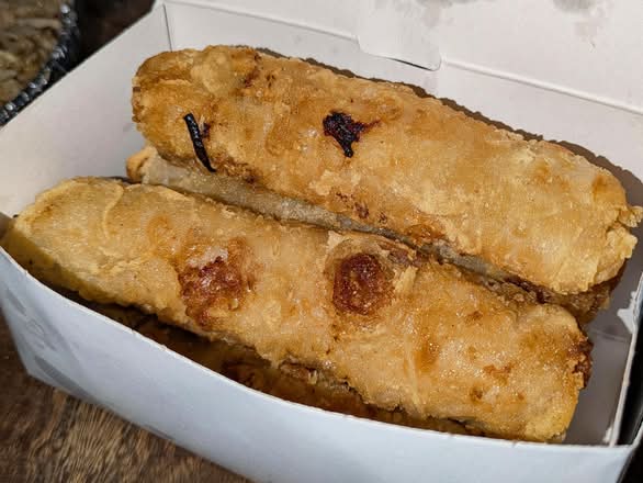 1. Vietnamese Spring Rolls (6 pcs)