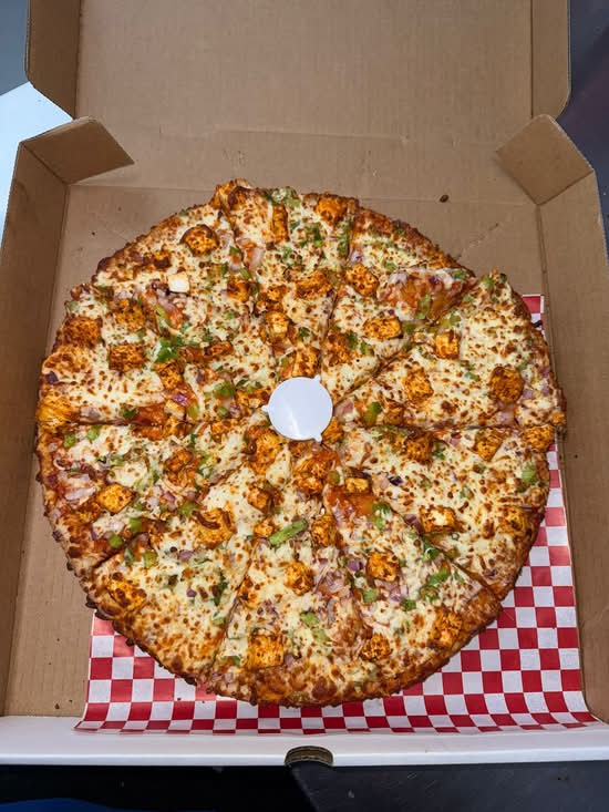 Tandoori Paneer Pizza