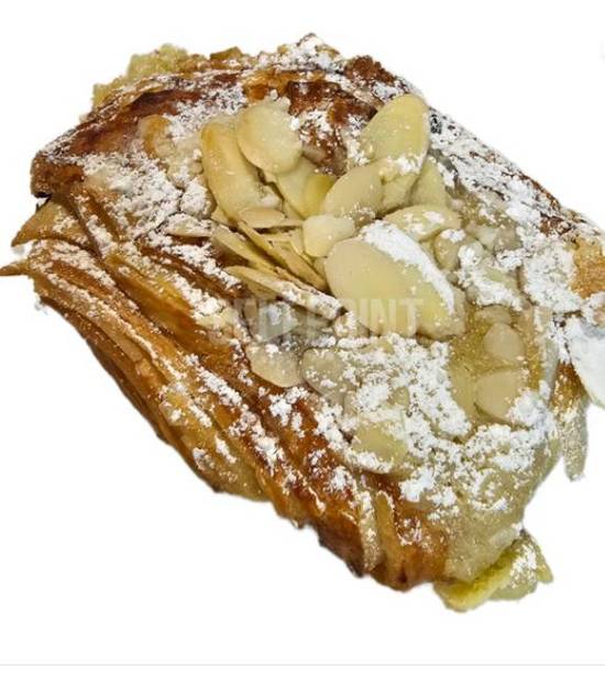 chocolat almond croissant