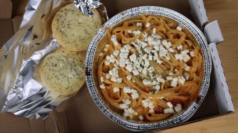 Alfredo Sun Dried Tomato Pasta