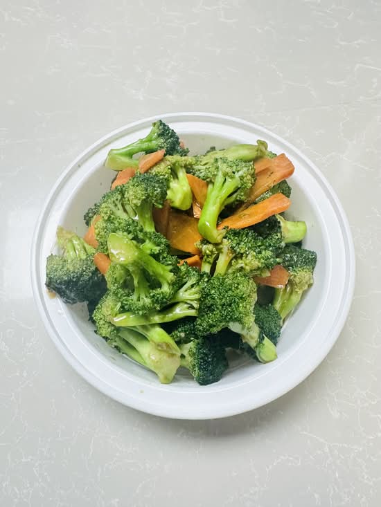 Stir-fried Broccoli in Garlic Sauce