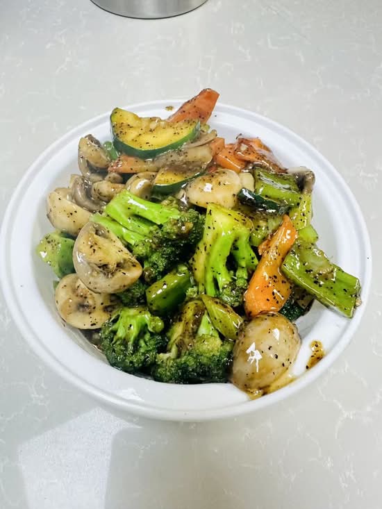 Mushroom in Black Pepper Sauce with Mixed Vegetables