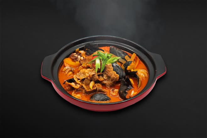 Seafood & Beef Brisket Jjamppong / 해물차돌짬뽕