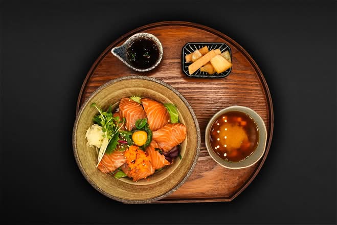 Soy Salmon Bibimbap / 연어장비빔밥