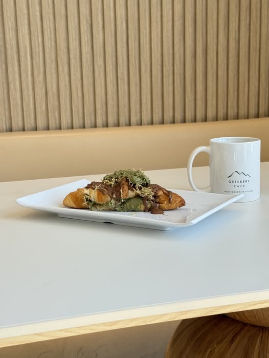 Dubai Chocolate Pistachio Croissant