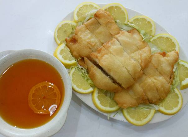 25. Deep-Fried Boneless Chicken Slices with a Tangy Lemon Sauce 檸檬炸酥雞