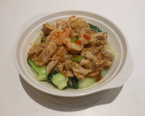 Prawns and Chicken with Baby Bokchoy in Black Pepper Sauce 黑椒龍鳳白菜苗