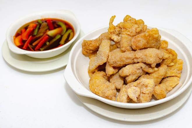 18. Deep-Fried Fish Slices Crowned with Green Pepper, Red Pepper and Onion in Sweet and Sour Sauce 甜酸炸魚柳