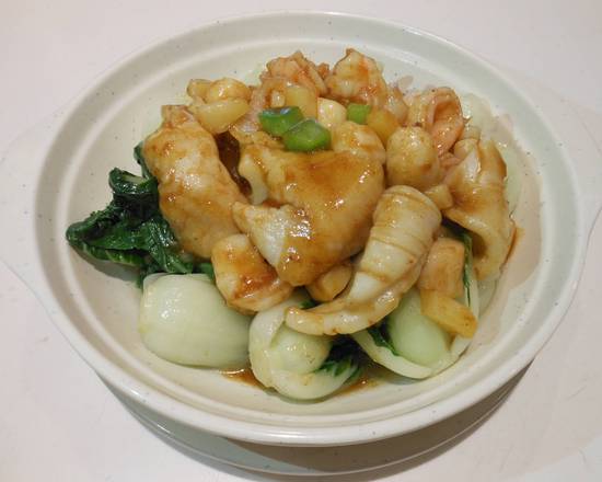 Mixed Seafood Stir-fried with Baby BokChoy in Satay Sauce 沙爹海皇炒白菜苗