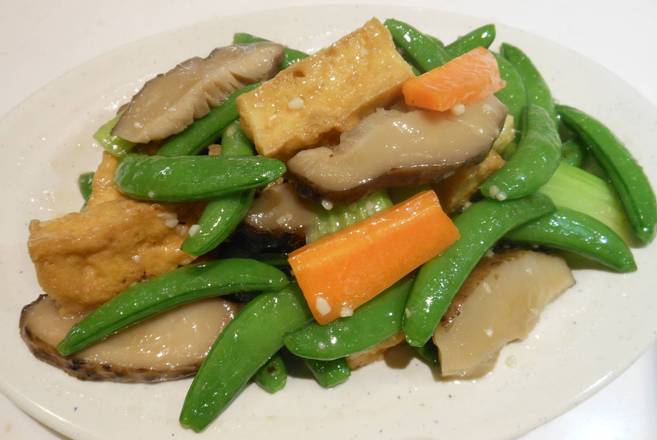 Stir-Fried Green Bean with Deep-Fried Tofu and Chinese Mushroom in Garlic Sauce 蒜蓉豆腐北菇炒四季豆