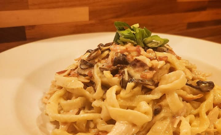 Garlic Chicken & Mushroom Alfredo