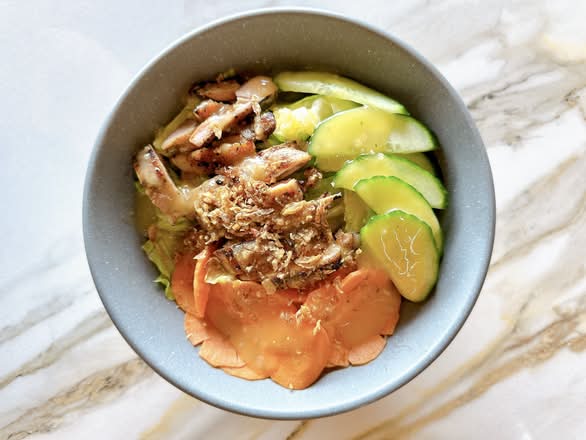 Salade de poulet grillé / Grilled chicken salad bowl
