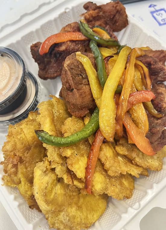 Carne Frita con Tostones / Fried Pork Pieces