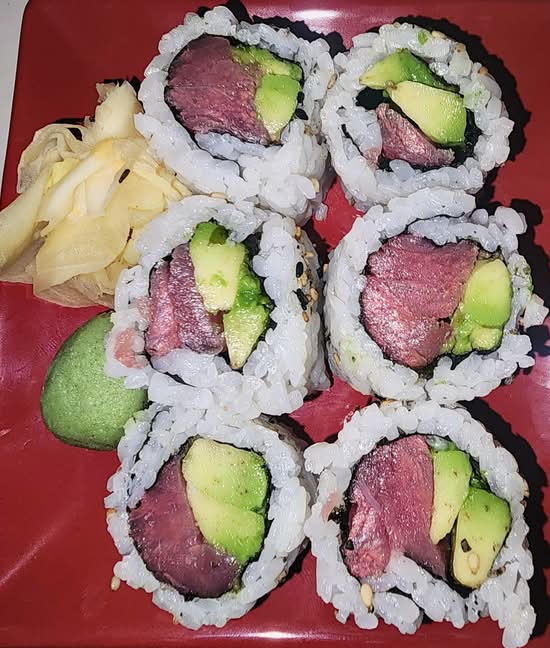 Red Tuna Avocado Roll (6 pcs)