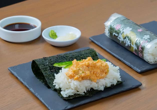 Spicy Salmon Temaki