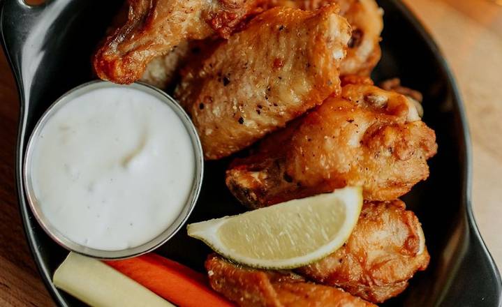 8 Ailes de poulet SEL/POIVRE / 8 SAL/PEPPER  Chicken Wings