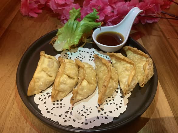 A11. Vegetable Dumplings (6Pcs)