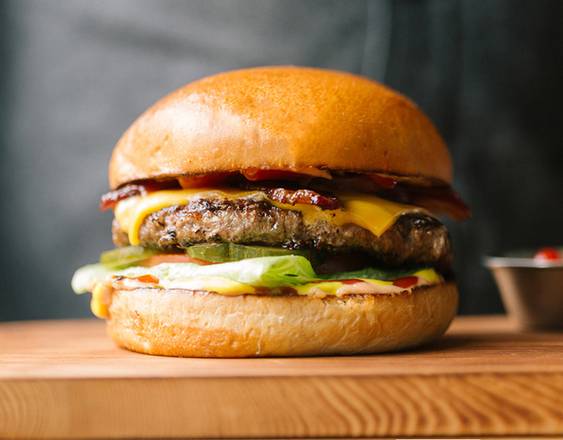 BACKYARD BACON & CHEESE BURGER