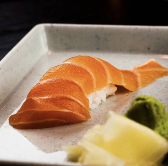 Smoked Salmon Nigiri Sushi (2 Pieces)