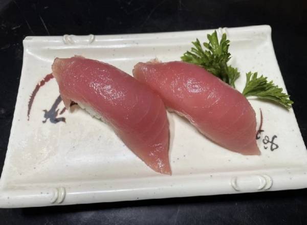 Tuna / Maguro Nigiri Sushi (2 Pieces)