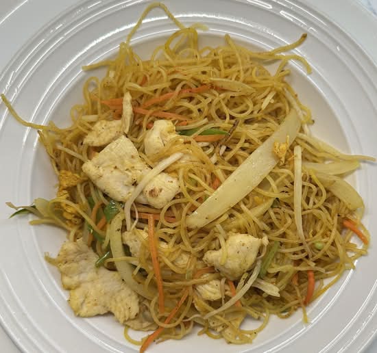 S127. Stir Fried (Beef, Chicken, or Shrimp) in Yellow Curry with Vermicelli & Vegetable (Singapore Style)