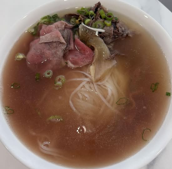 P25. Rare Beef, Flank, & Tendon with Rice Noodle Soup