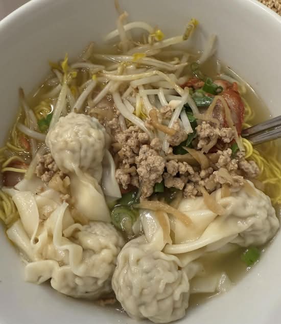 M46. Wonton & BBQ Pork Egg Noodle Soup