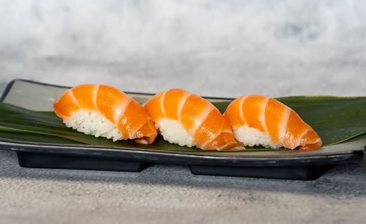 SU1 Salmon Sushi (3pcs)