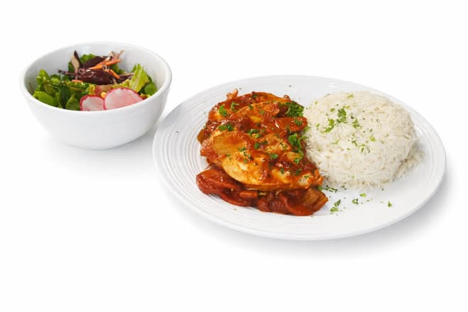 Poulet Cajun 🌶servi avec riz basmati et une salade avec vinaigrette maison aux framboises / Chicken Cajun🌶 serve with basmati rice and a salade with home made dressing rasberry