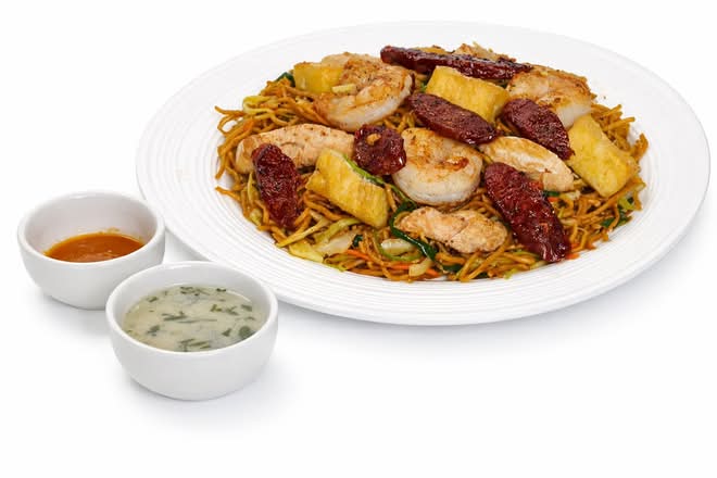 Nouille Spéciale toute garnie ( tofu, poulet, crevettes, saucisses chinoises) / The Special with all ( tofu, chicken, Shrimps,  chinées sausage)