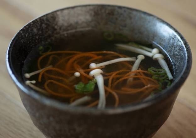 E3. Soupe Miso Crabe / Crab Miso Soup