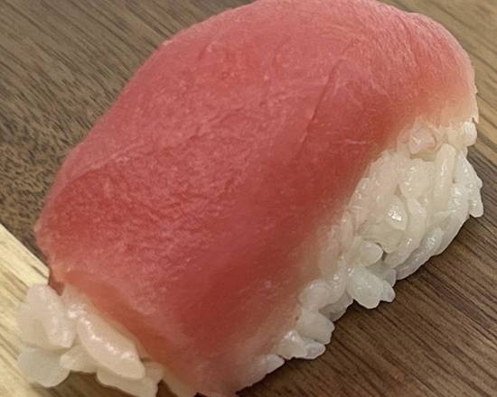 Tuna Nigiri Sushi (1 pc)