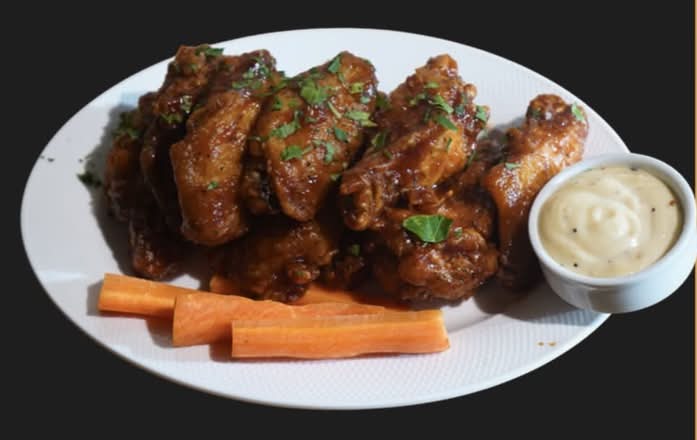 CHICKEN WINGS
