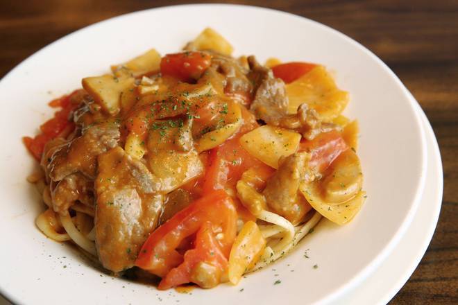 Braised Beef, Ham and Shredded Chicken with Linguini in Tomato Sauce 鮮茄牛肉/火腿雞絲燴意大利麵