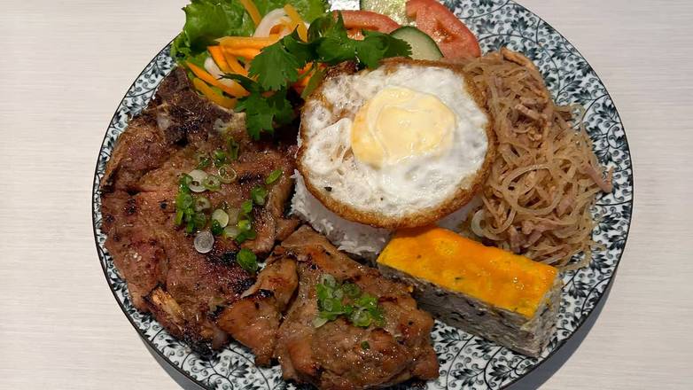 R4. Com 5 Mau (Gà, Heo, Trứng, Chả Trứng & Bì)