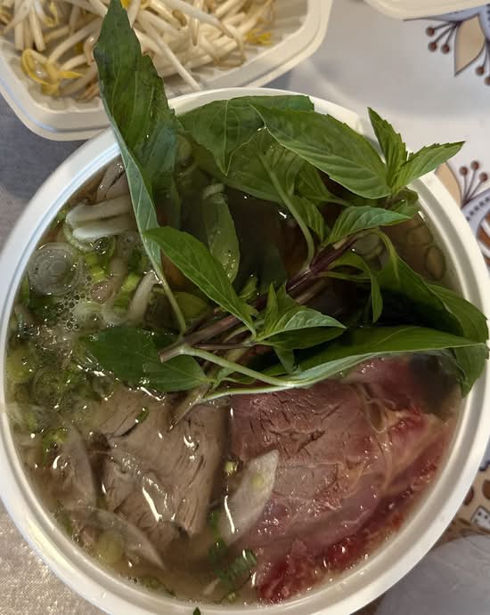 P2B. Rare Beef and Brisket (Tái & Nạm bò)