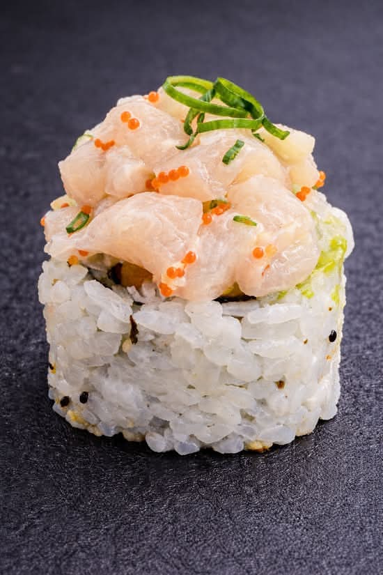 Snow Mountain Roll (8 pcs)
