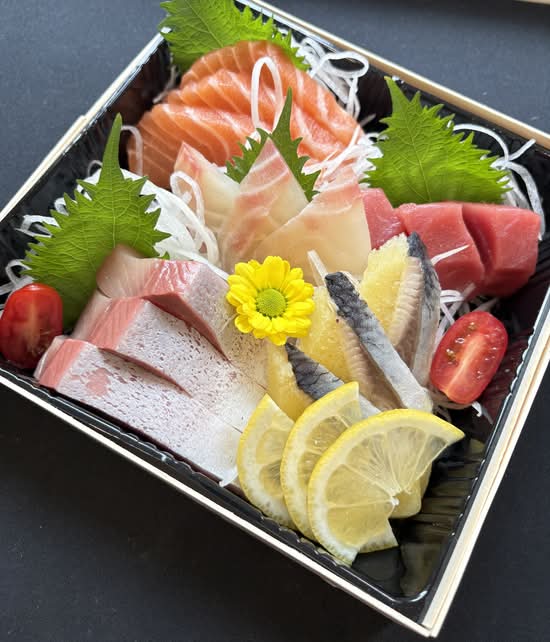 Sashimi Set (15 pcs)