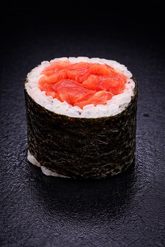 Salmon Roll (6 pcs)