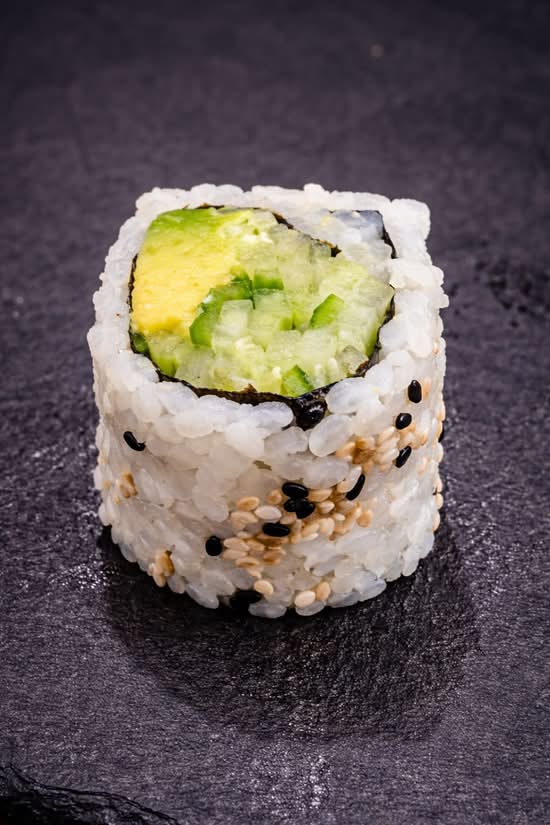 Avocado Cucumber Roll (6 pcs)