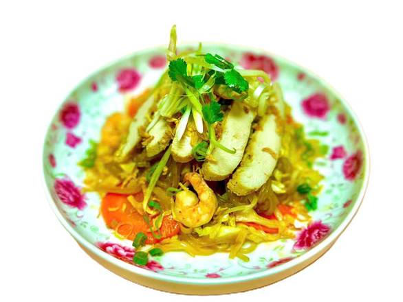 5. Stir Fried Arrowroot Noodle With Pork And Shrimp