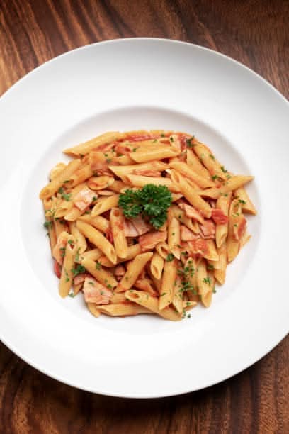 PENNE AU THON SAUCE ROSÉE /  PENNE WITH TUNA ROSÉE PASTA SAUCE