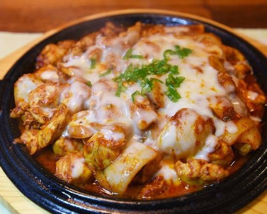 Spicy Chicken with cheese (cheese Buldak)