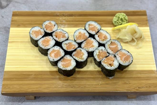 Salmon Roll (8 pc)