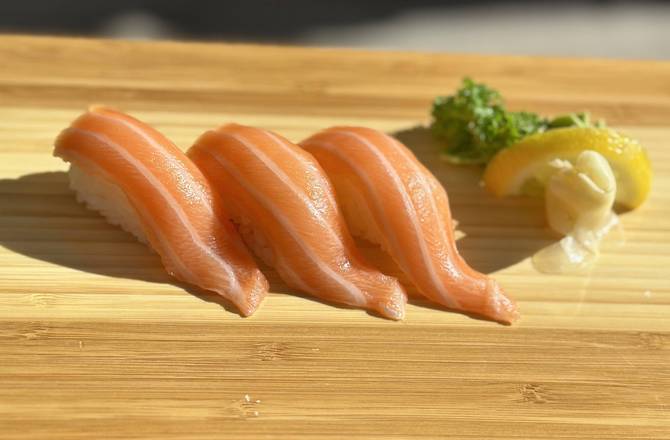 Salmon Sushi (3 pc)