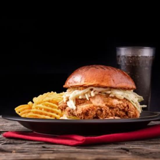 Trio Grand Sandwich au Poulet Croustillant Ultime / Big Ultimate Crispy Chicken Sandwich Trio