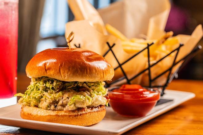HAYMAKER CHICKEN SANDWICH